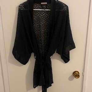Elegant Black Lace Robe